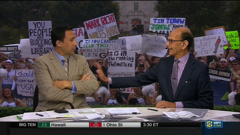 Illustration for article titled "I'm White": Your East Lansing College GameDay Sign Roundup